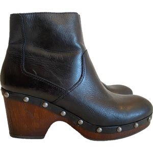 Women's Lucky Brand Yasamin Bootie Clog Black Leather Metal Stud Chunky Heel 7M
